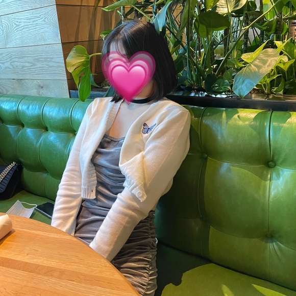 Blue butterfly white cropped sweater - Picture 2 of 8